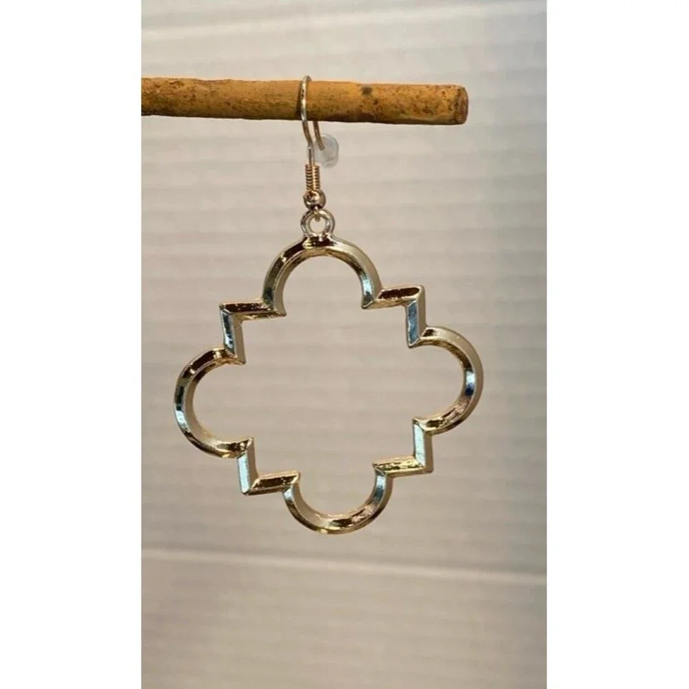 Drop Earrings Gold Tone Quatrefoil Look Open Frame Lightweight Versatile Chic‎
